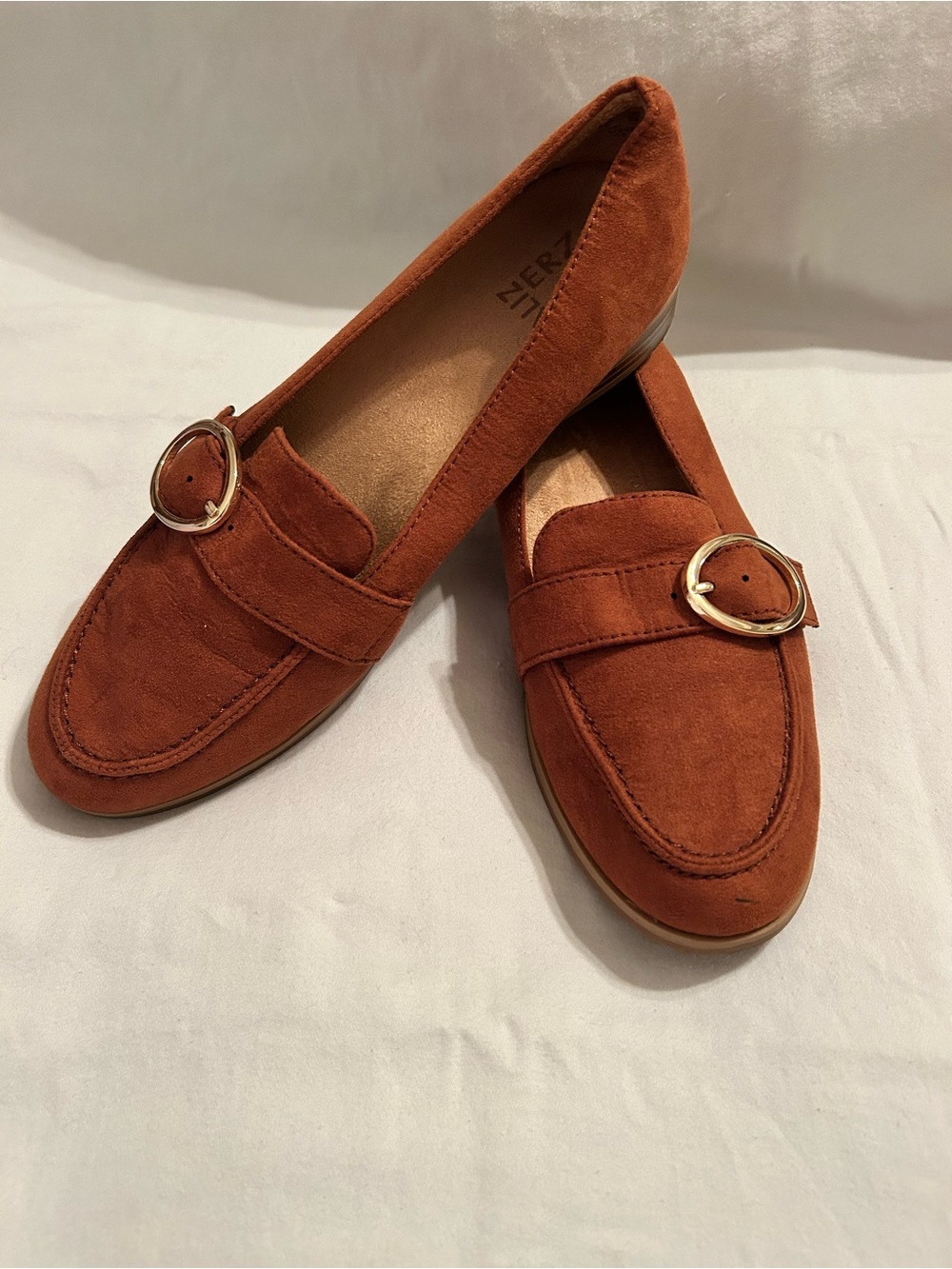 Naturalizer Women’s 9M Rust Suede Loafers Gold Buckle Slip On Comfort Flats
